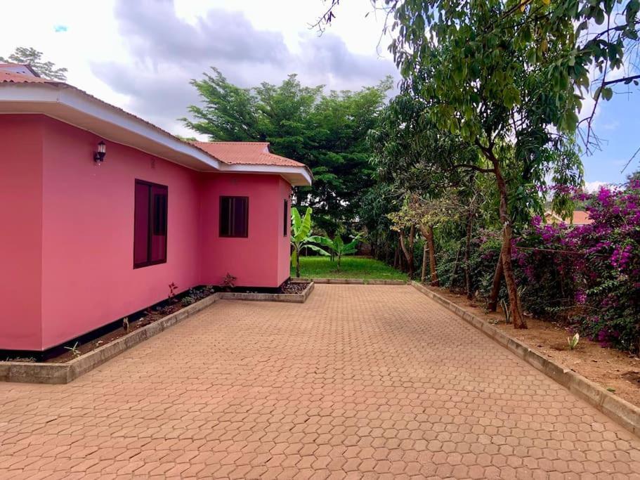 Bungalow X Garten & Terrasse X Wlan X Europaeisch Moshi Exterior foto