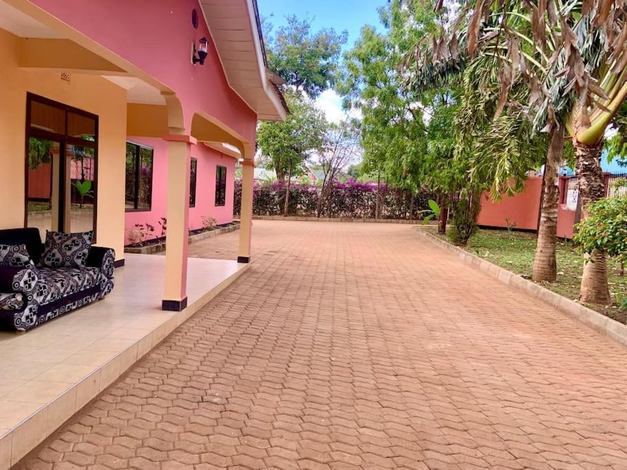 Bungalow X Garten & Terrasse X Wlan X Europaeisch Moshi Exterior foto